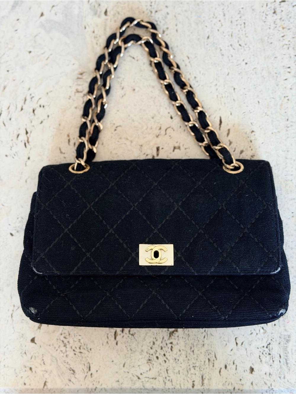 CHANEL Black Quilted Shoulder Bag with Gold Chain